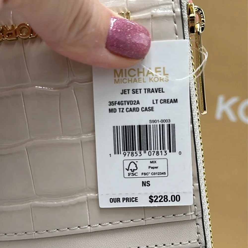 MICHAEL KORS JET SET TRAVEL MEDIUM TZ CARD CASE IN LIGHT CREAM